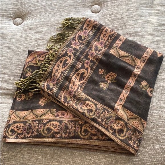 Patterned Scarf/Wraps - Picture 9 of 13